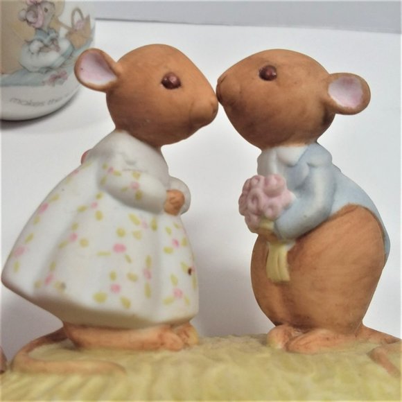 Porcelain Figurines 3pc VTG Tiny Talk Mice Frog Egg 1970's WWA Music Kiss Japan - Picture 2 of 9